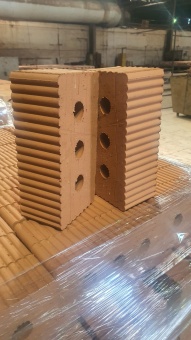 Кирпич полнотелый полуторный (1,4 NF) с тех.пустотами М-200 Мстера